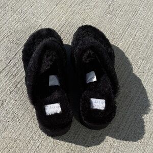 Crown & ivy Black Fuzzy Slippers
